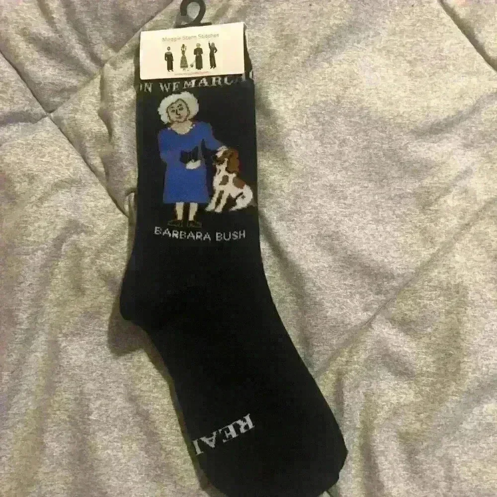 Maggie Stern‎ Stitches Barbara Bush On We March Novelty Crew Socks Black New